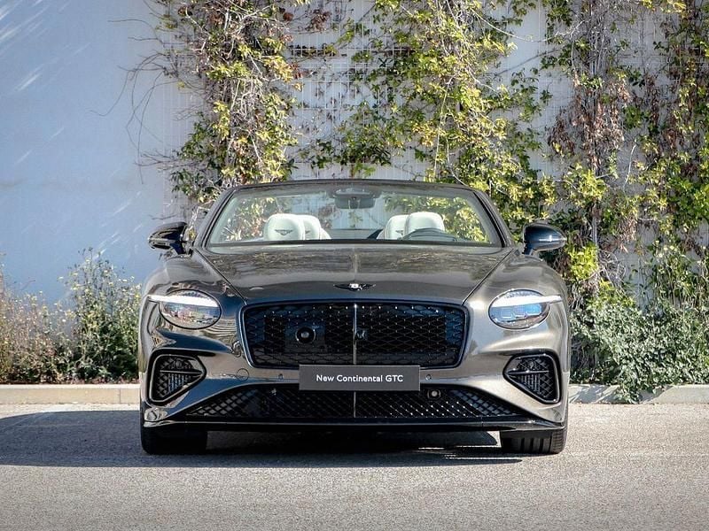 Neu Bentley Continental 2026 Braun Cabrio