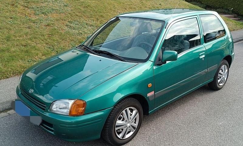 Gebraucht Toyota Starlet 75 PS (55 kW) 1999 Grün Kleinwagen
