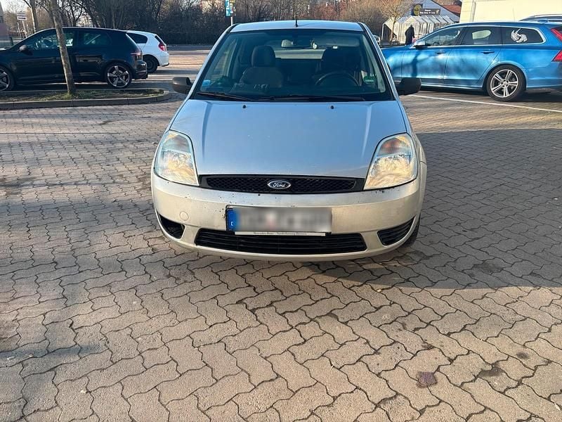 Grau Gebraucht 2005 Ford Fiesta Kleinwagen | 750 € (Superpreis) - Bild 1/4