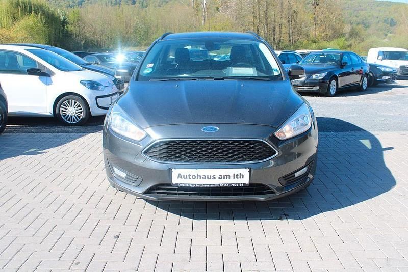 Gebraucht Ford Focus Trend 125 PS (91 kW) 2016 Grau Limousine
