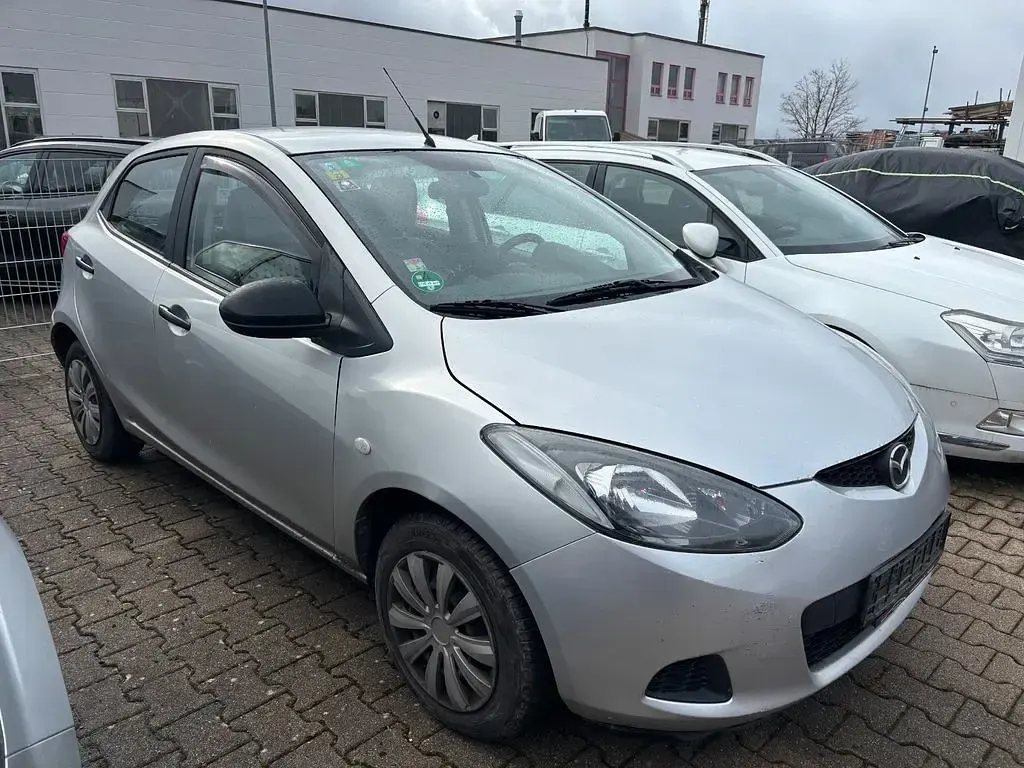 Używany Mazda 2 Impuls 75 KM (55 kW) 2008 Srebrny Hatchback