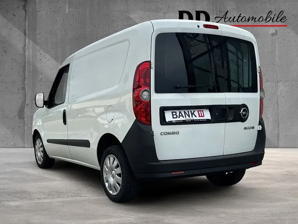 Gebraucht Opel Combo 105 PS (77 kW) 2016 Weiß Van / Kleinbus
