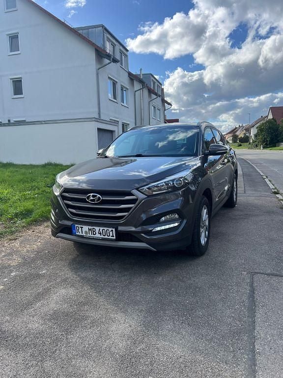 Grau Gebraucht 2017 Hyundai Tucson Style SUV | 13.499 € (Guter Preis) - Bild 1/4