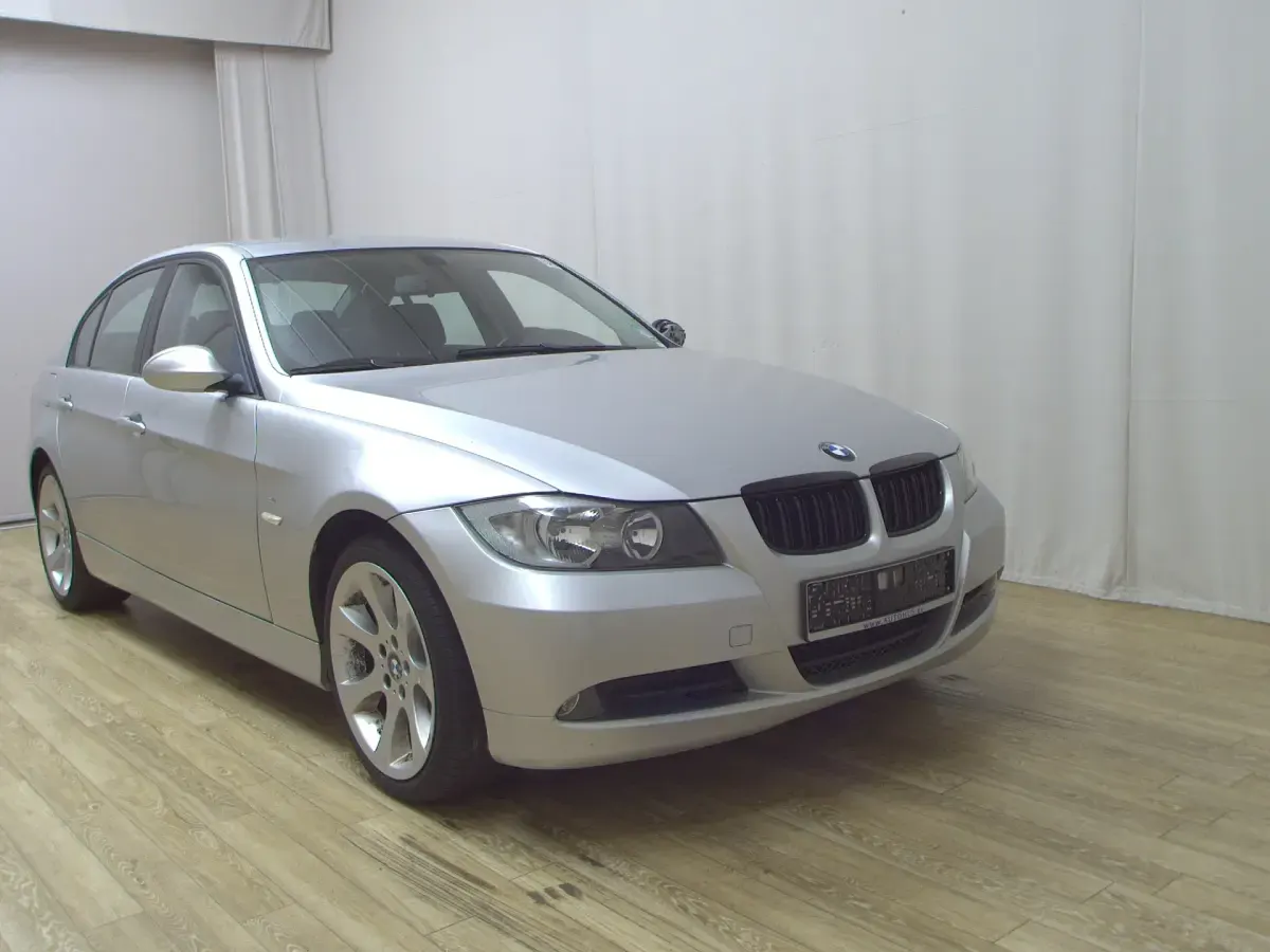 Gebraucht BMW 320 150 PS (110 kW) 2005 Titansilber metallic Limousine