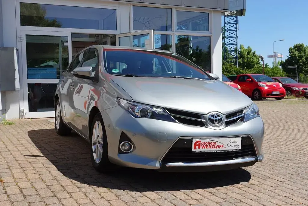 Gebraucht Toyota Auris Edition 132 PS (97 kW) 2013 Silber Limousine
