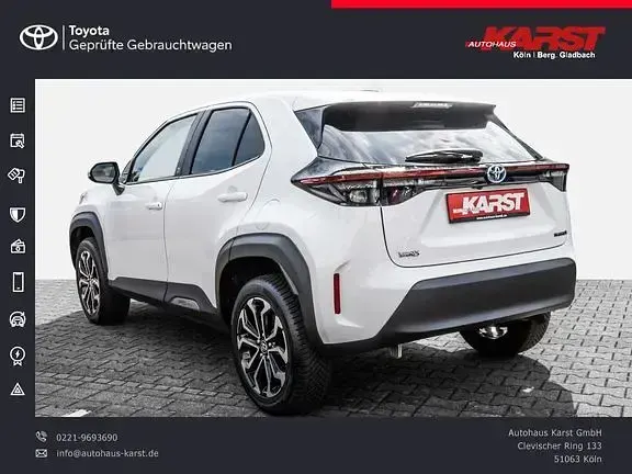 Gebraucht Toyota Yaris Connect Style 116 PS (85 kW) 2023 Schneeweiß Kleinwagen