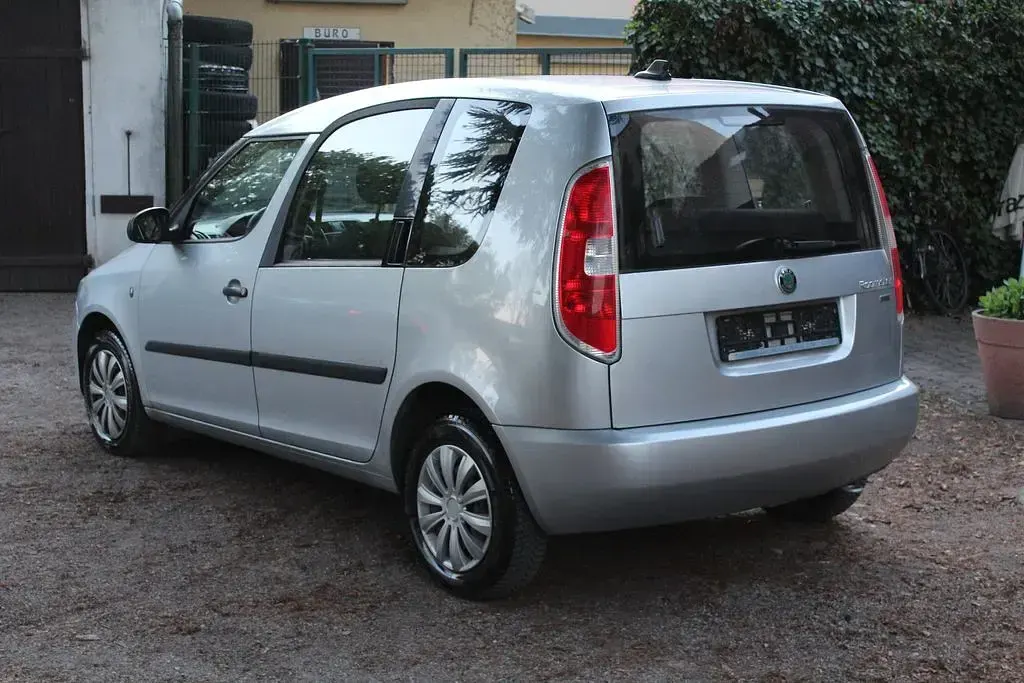 Używany Skoda Roomster 69 KM (50 kW) 2011 Srebrny Minivan