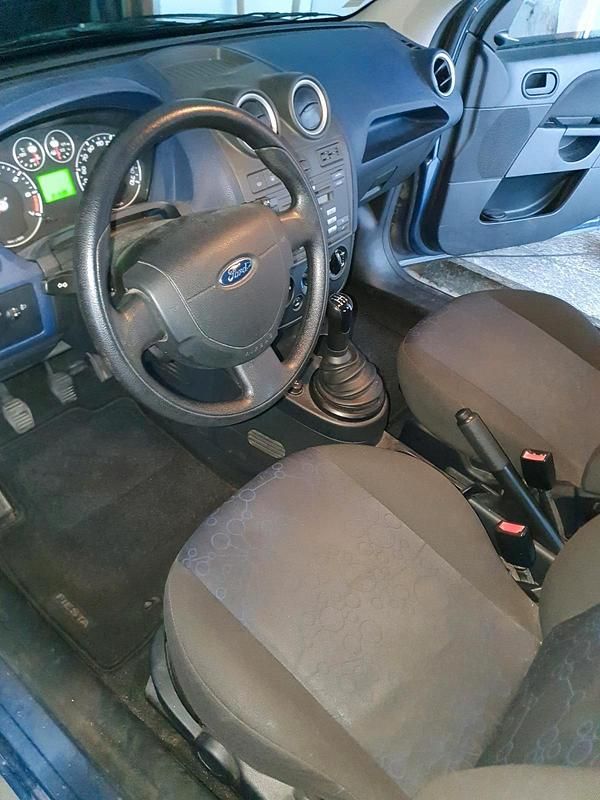 Gebraucht Ford Fiesta 69 PS (50 kW) 2006 Blau Kleinwagen
