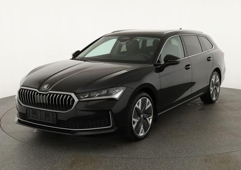 Onyx schwarz metallic Gebraucht 2024 Skoda Superb Selection Kombi | 43.495 € (Superpreis) - Bild 1/4