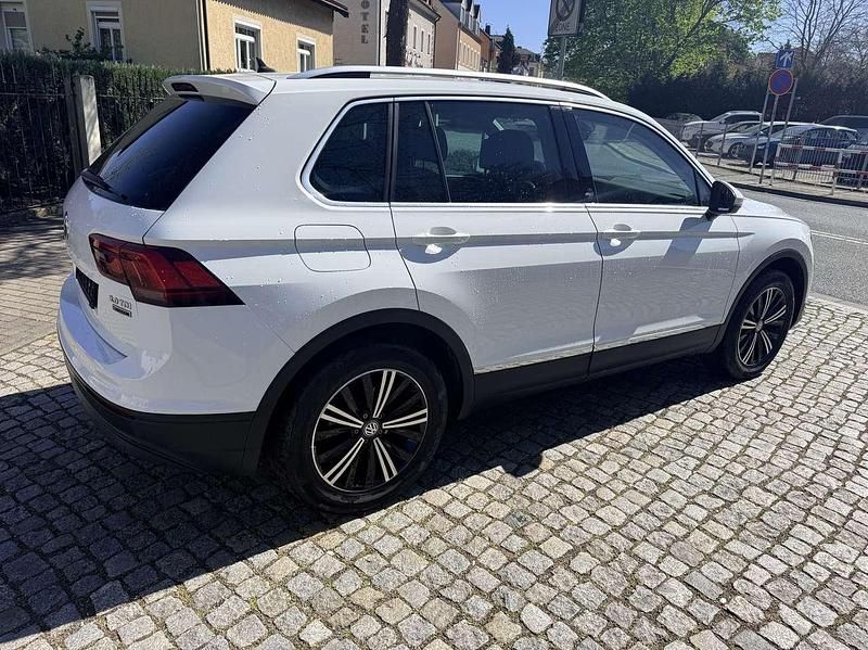 Second-hand VW Tiguan Sound 150 CP (110 kW) 2017 Alb SUV