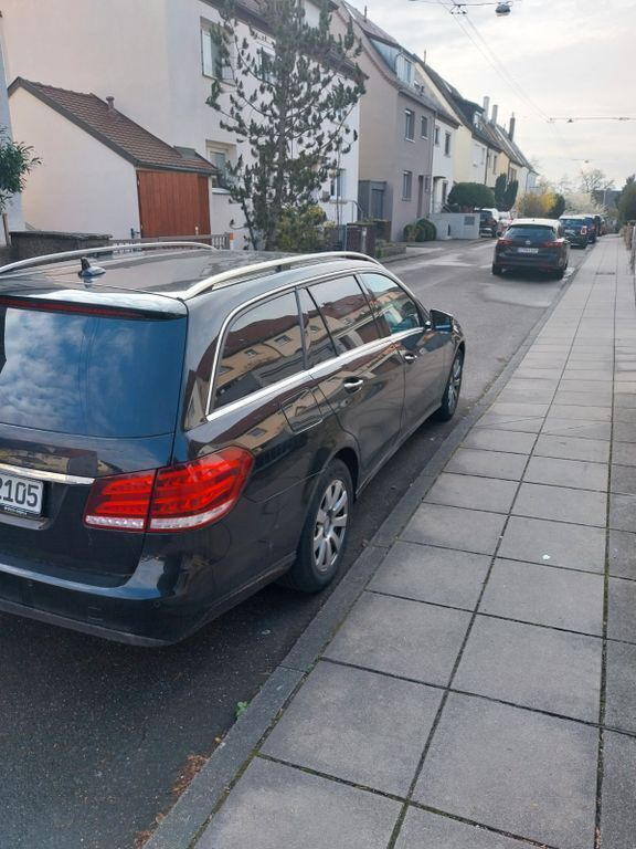 Schwarz Gebraucht 2015 Mercedes E220 Elegance Limousine | 10.500 € (Superpreis) - Bild 1/4