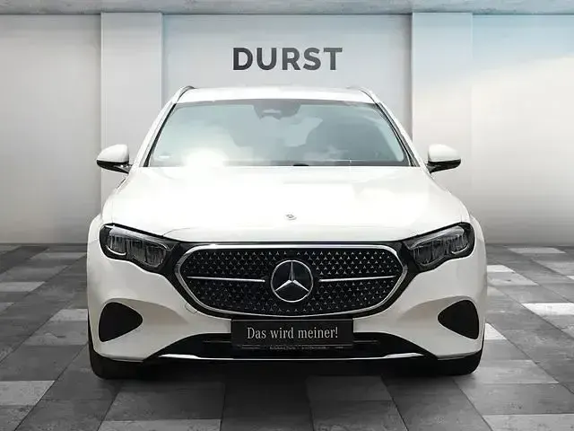 Używany Mercedes E220 197 KM (144 kW) 2024 Biały Sedan/Limuzyna