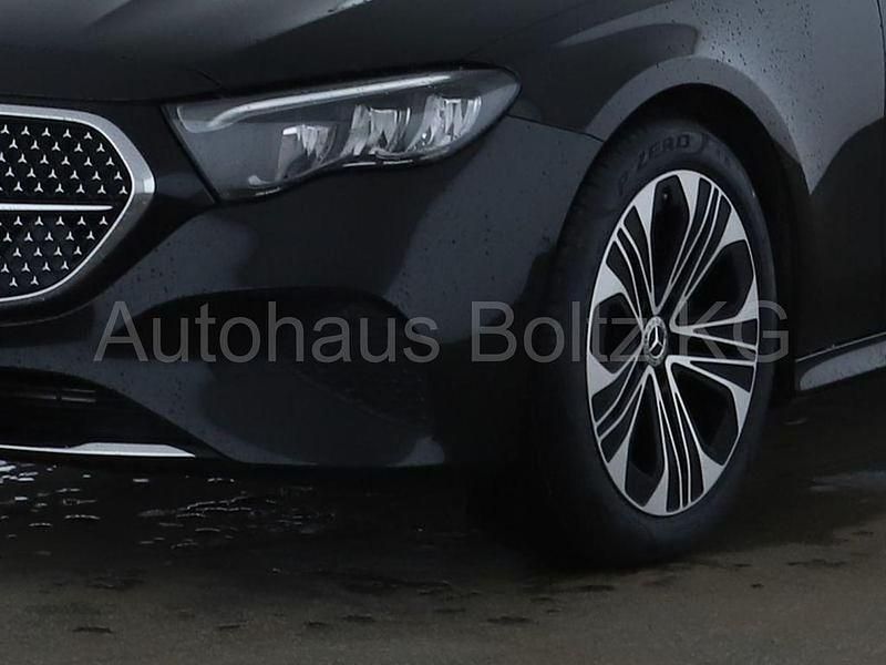 Gebraucht Mercedes E200 Avantgarde 204 PS (150 kW) 2023 Schwarz Limousine