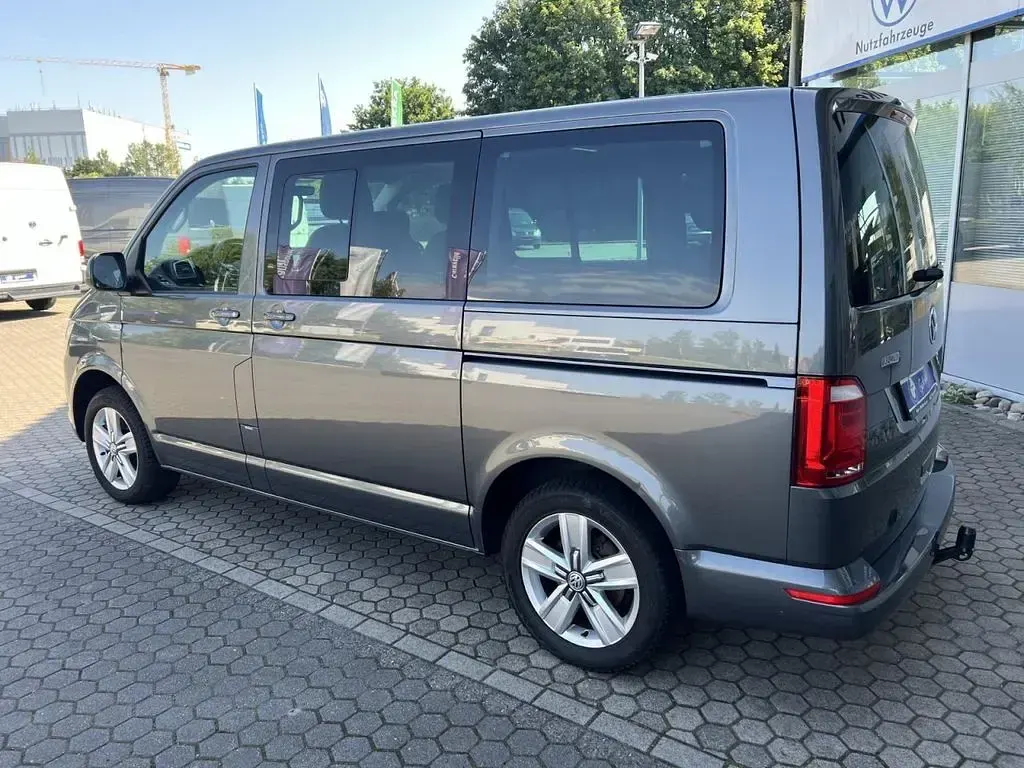 Gebraucht VW Multivan Comfortline 150 PS (110 kW) 2017 Grau Van / Kleinbus