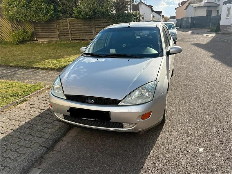 Gebraucht Ford Focus 101 PS (74 kW) 2000 Silber Kleinwagen