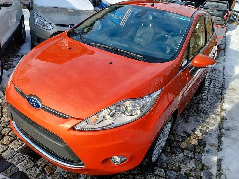 Rot Gebraucht 2012 Ford Fiesta Titanium Limousine | 2.999 € (Superpreis) - Bild 1/4