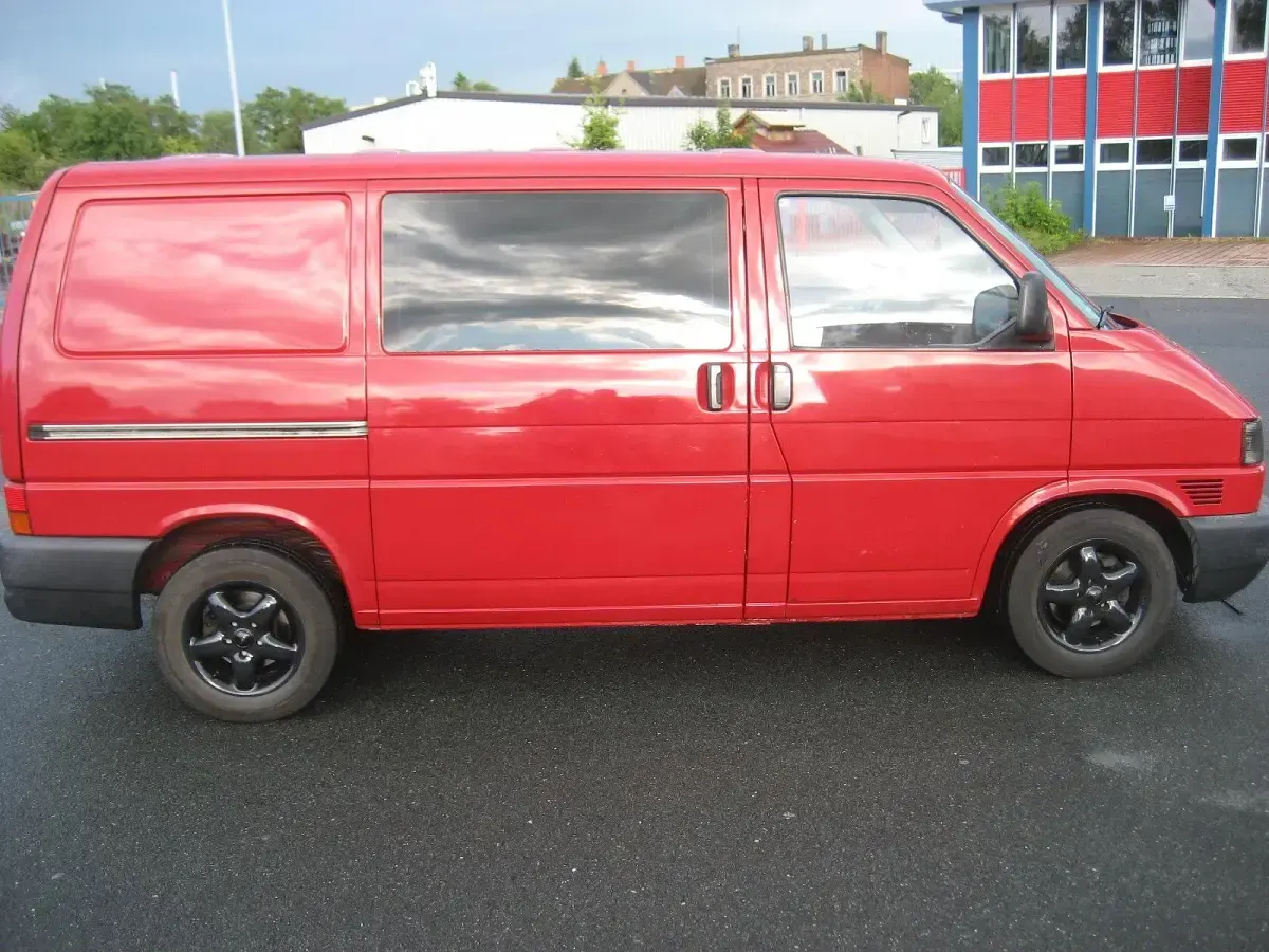 Second-hand VW Transporter 88 CP (64 kW) 1998 Roșu Van
