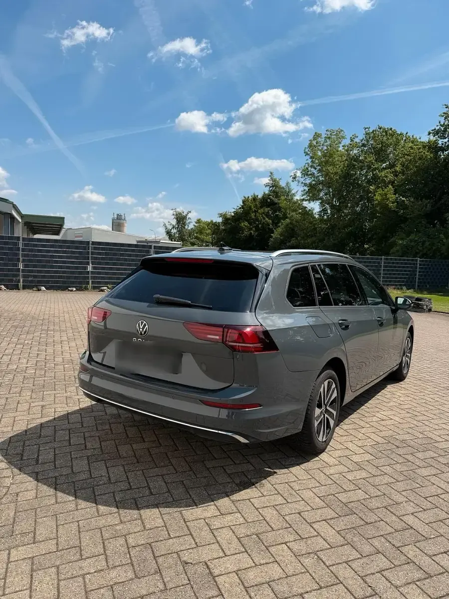 Gebraucht VW Golf VIII 150 PS (110 kW) 2026 Grau Kombi