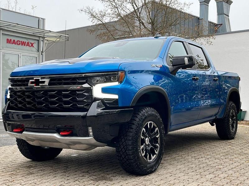 Blau Gebraucht 2024 Chevrolet Silverado SUV | 79.890 € - Bild 1/4