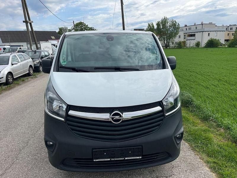 Gebraucht Opel Vivaro 121 PS (88 kW) 2018 Weiß Van / Kleinbus