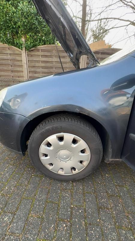 Gebraucht VW Golf V 75 PS (55 kW) 2004 Blau Kleinwagen