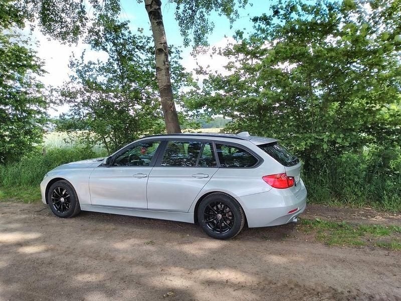Gebraucht BMW 318 143 PS (105 kW) 2014 Silber Kombi