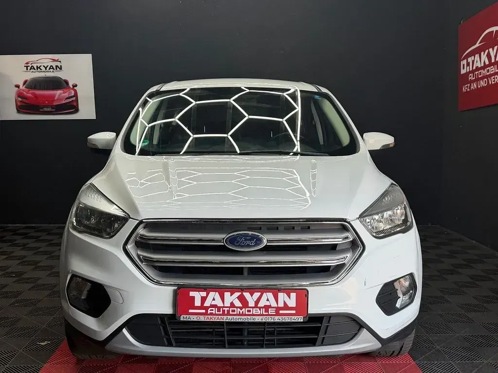 Gebraucht Ford Kuga Trend 150 PS (110 kW) 2017 Weiß SUV