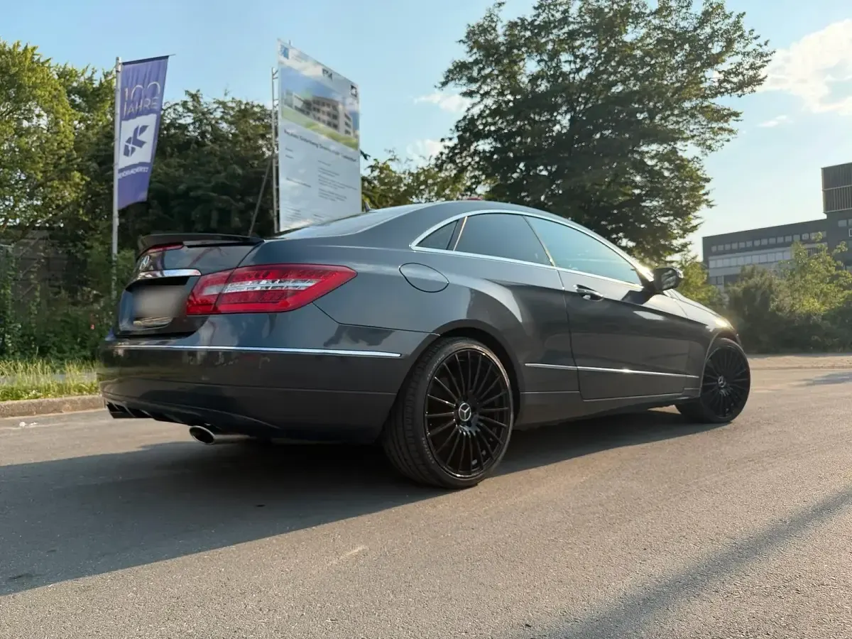 Gebraucht Mercedes E350 231 PS (169 kW) 2009 Grau Coupé