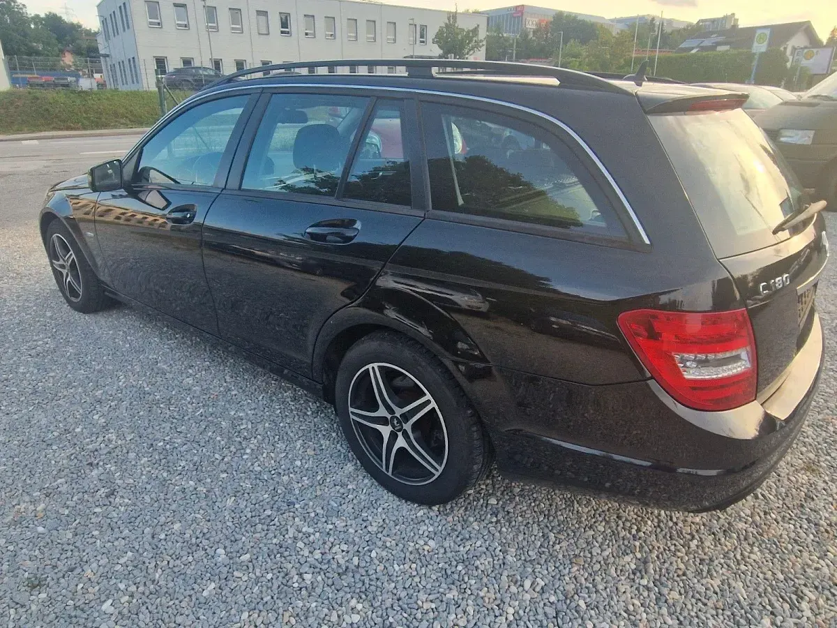 Gebraucht Mercedes C180 120 PS (88 kW) 2012 Schwarz Kombi
