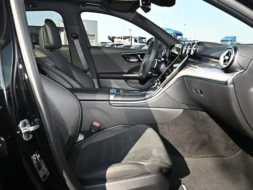 Gebraucht Mercedes C180 AMG line 170 PS (125 kW) 2026 Schwarz Kombi