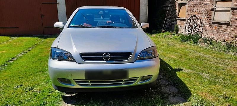 Second-hand Opel Astra 125 CP (91 kW) 2003 Argintiu Coupe