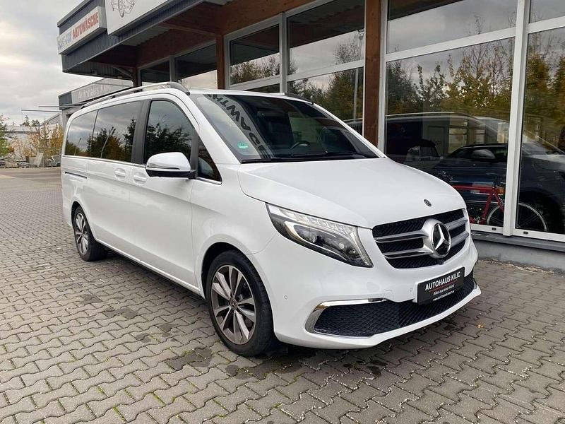 Weiß Gebraucht 2019 Mercedes V300 Avantgarde Edition Van / Kleinbus | 46.990 € (Guter Preis) - Bild 1/3