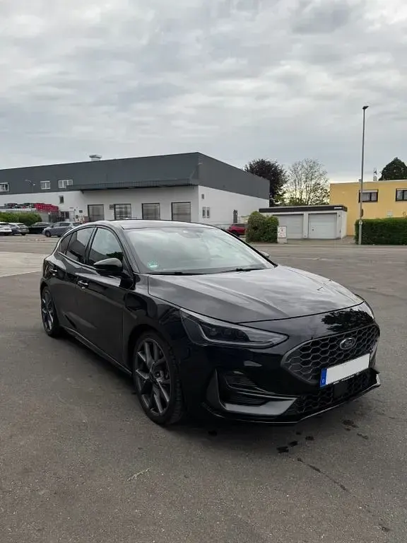 Używany Ford Focus ST 280 KM (205 kW) 2022 Czarny Sedan/Limuzyna