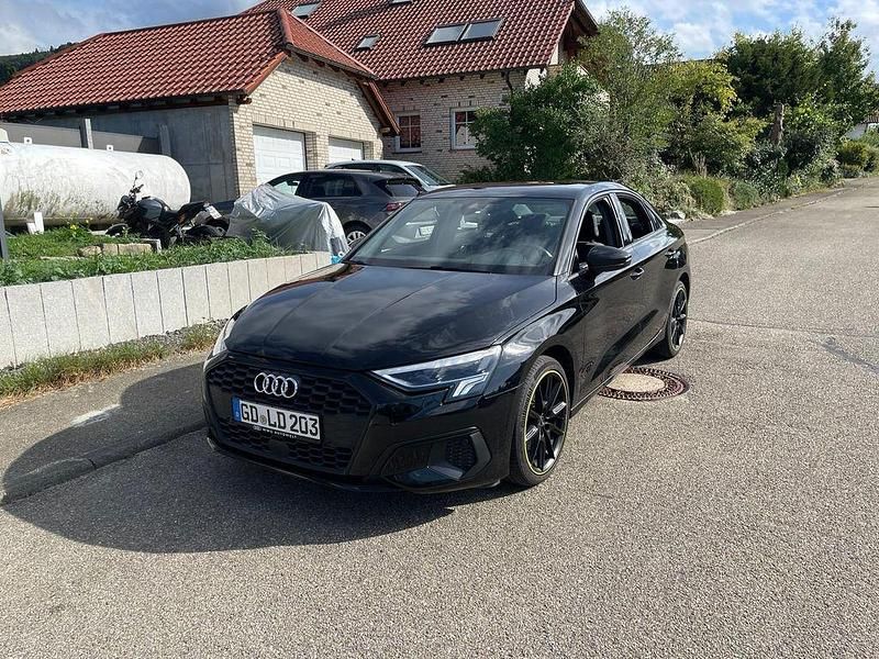 Schwarz Gebraucht 2021 Audi A3 Ambiente Limousine | 24.400 € (Fairer Preis) - Bild 1/4