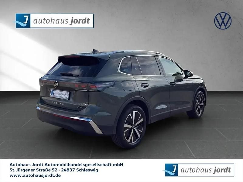 Neu VW Tiguan Elegance 150 PS (110 kW) 2026 Cipressinogrün SUV