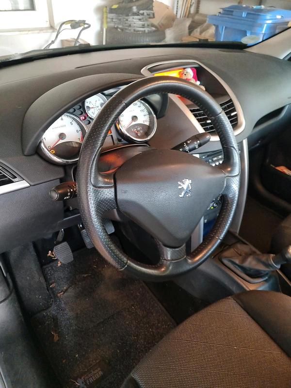 Gebraucht Peugeot 207 85 PS (62 kW) 2007 Silber Limousine