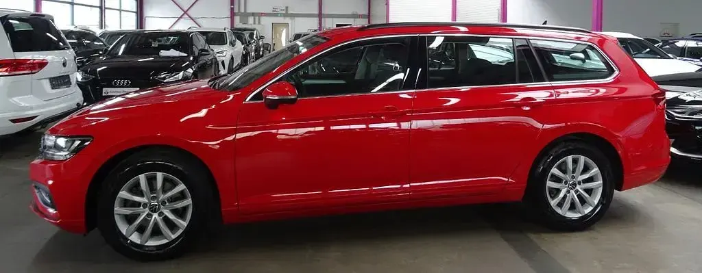 Second-hand VW Passat 122 CP (89 kW) 2023 Roșu Break