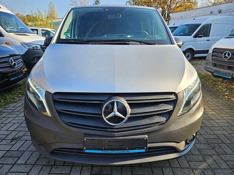 Gebraucht Mercedes Vito 163 PS (119 kW) 2021 Brillantsilber Van