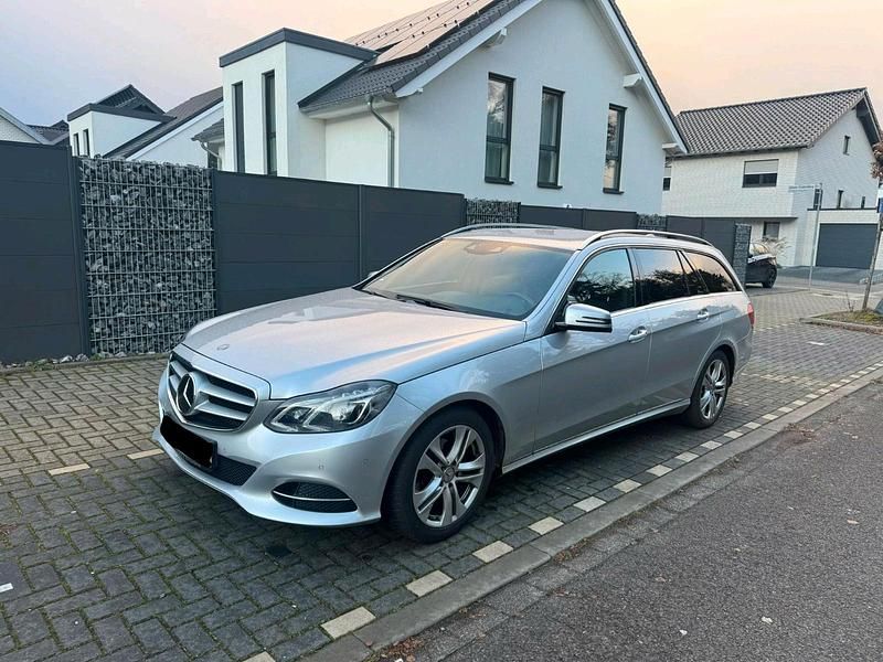 Grau Gebraucht 2015 Mercedes E200 Kombi | 10.999 € (Guter Preis) - Bild 1/4