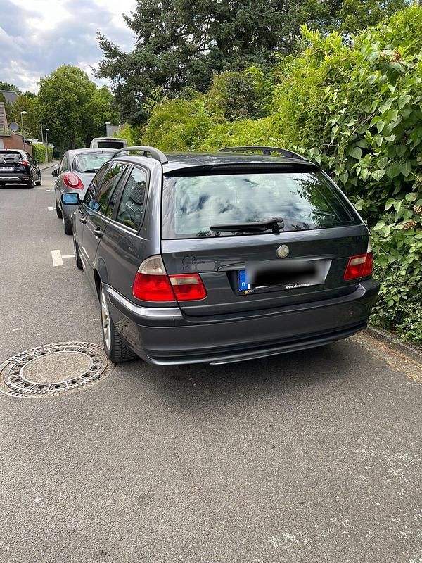 Grau Gebraucht 2002 BMW 320 Kombi | 1.200 € (Superpreis) - Bild 1/4