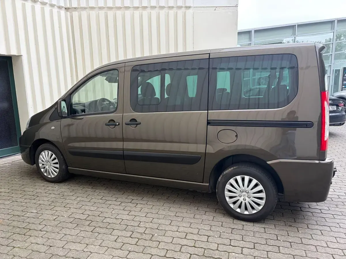 Gebraucht Peugeot TePee 128 PS (94 kW) 2013 Braun Van / Kleinbus