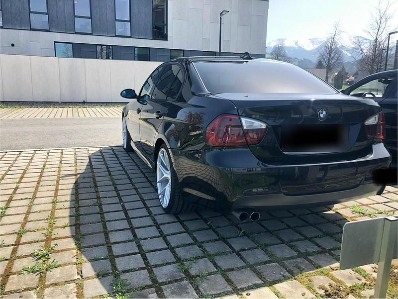 Używany BMW 325 218 KM (160 kW) 2006 Czarny Sedan/Limuzyna