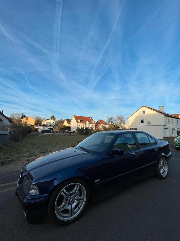 Blau Gebraucht 1997 BMW 320 Limousine | 4.250 € (Fairer Preis) - Bild 1/4