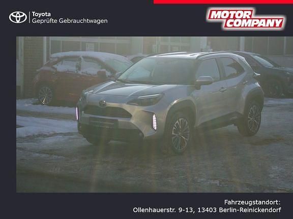 Shimmering silver metallic Gebraucht 2024 Toyota Yaris Hybrid Advance | 31.970 € (Teuer) - Bild 1/4