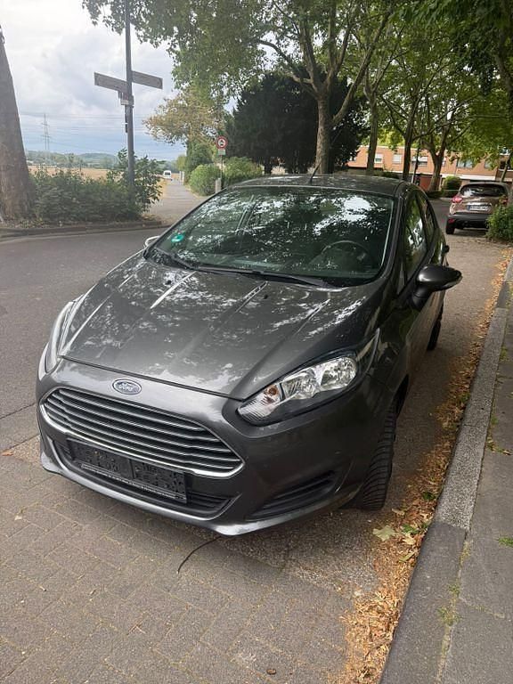 Grau Gebraucht 2016 Ford Fiesta Titanium Kleinwagen | 4.990 € (Guter Preis) - Bild 1/4