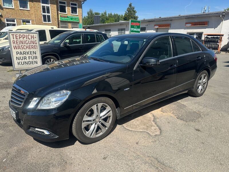 Obsidianschwarz metalliclack Gebraucht 2009 Mercedes E350 Limousine | 7.950 € (Superpreis) - Bild 1/4