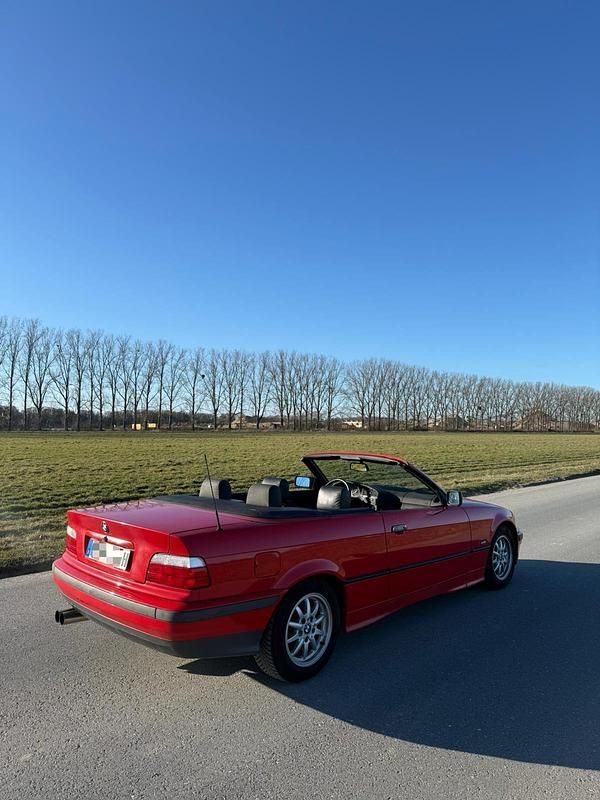 Gebraucht BMW 320 Cabriolet Basis 150 PS (110 kW) 1994 Rot Cabrio