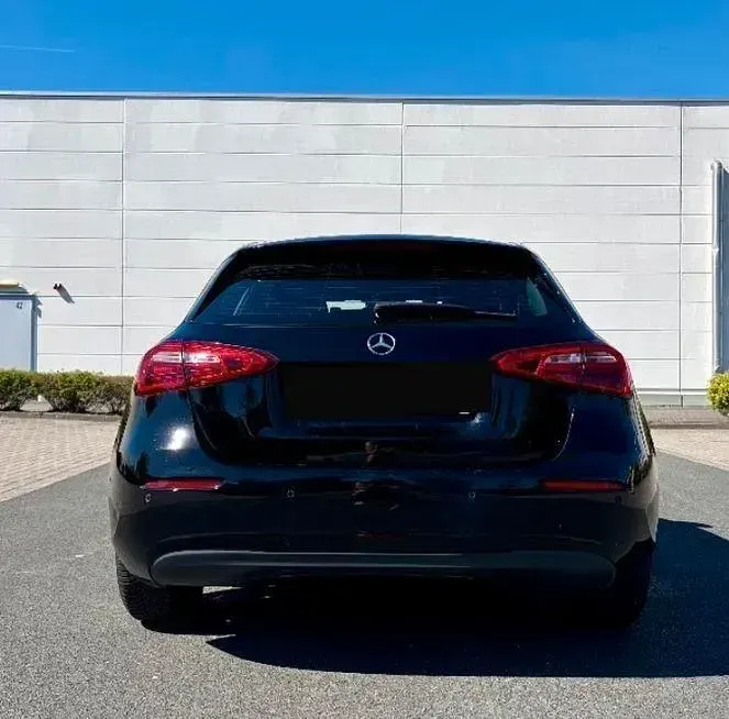 Gebraucht Mercedes A180 116 PS (85 kW) 2020 Schwarz Limousine
