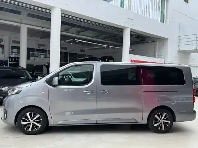 Gebraucht Toyota Proace Verso 177 PS (130 kW) 2024 Grey pearl/gris artense Kombi
