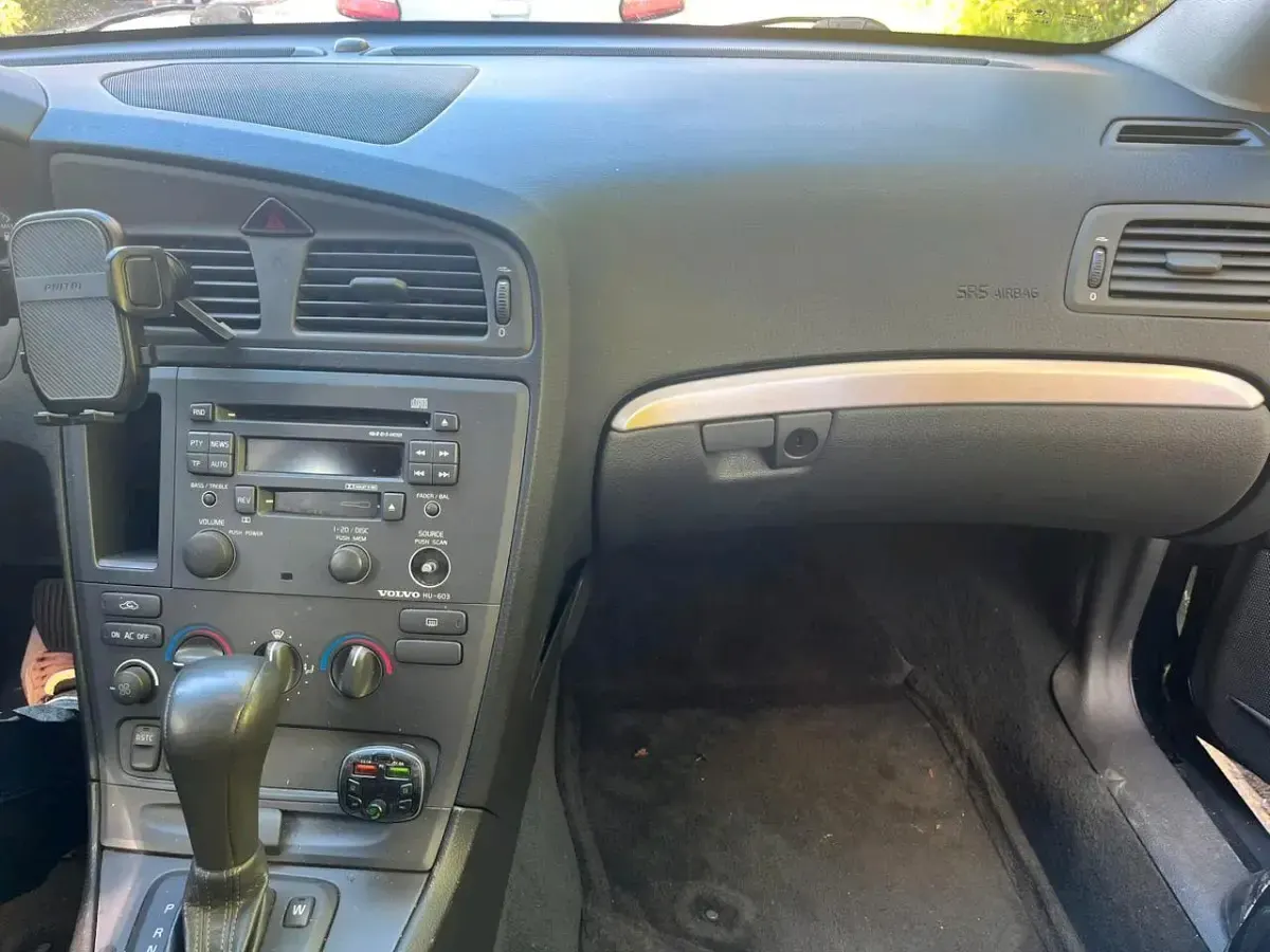 Używany Volvo V70 170 KM (125 kW) 2003 Czarny Kombi